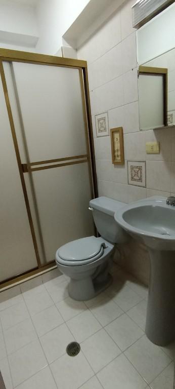 Se Alquila Apartamento en las chimeneas en Residencias Alto Clar en Guacara - Imagen 5