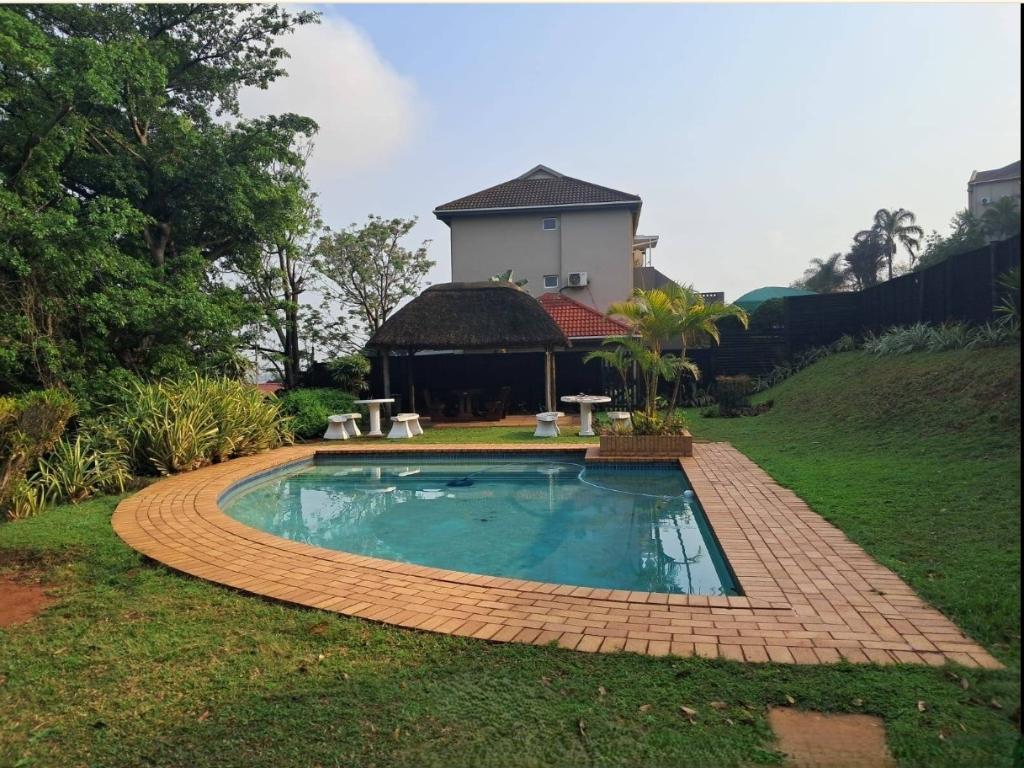 Stunning two bedroom flat in Umgeni park, Durban North in Durban - Image 3