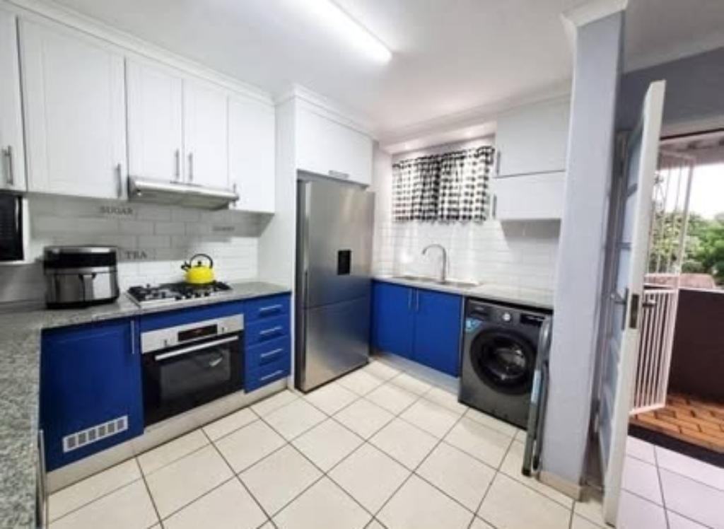Stunning two bedroom flat in Umgeni park, Durban North in Durban - Image 5