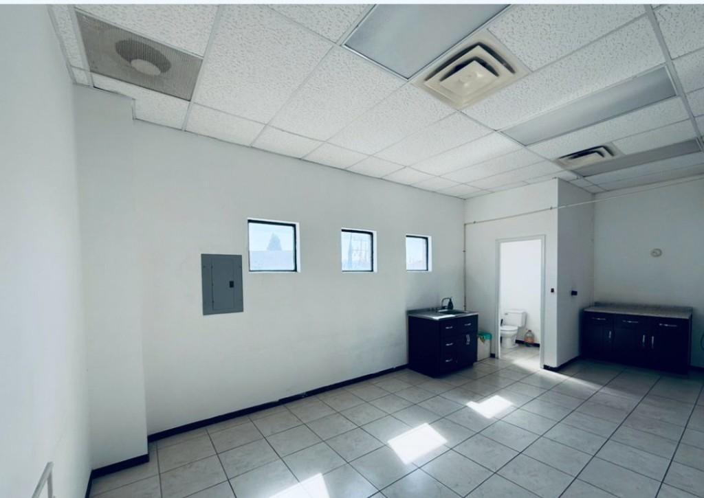 SE RENTA LOCAL COMERCIAL EN AVE.TECNOLOGICO (PLAZA SAN AGUSTIN) en Chihuahua - Imagen 4