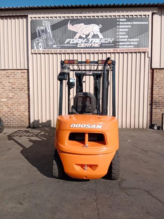 USED 2013 DOOSAN D30S-5 DIESEL FORKLIFT FOR SALE in Benoni - Image 6