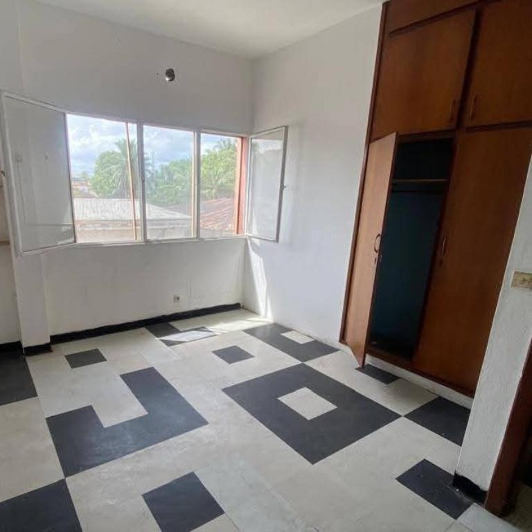 APPARTEMENT EN LOCATION DISPONIBLE À BONAPRISO au Cameroun - Photo 4