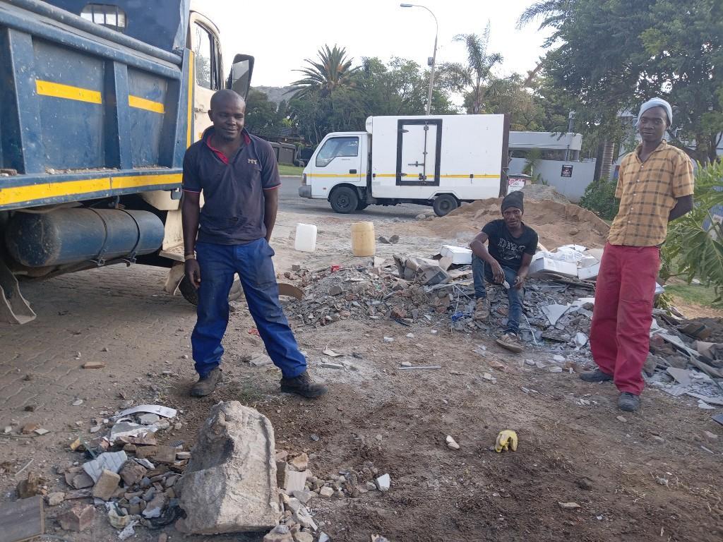 MZINDA RUBBLE REMOVAL 0846304655 in Randburg - Image 10