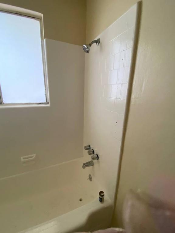 2 BEDROOMS IN INGLEWOOD! 2395 in Inglewood - Image 3