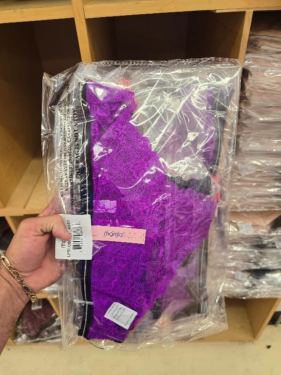 LINDA ROPA INTERIOR POR MAYOREO LLÁMANOS POR WHATSAPP 213 en Glendale - Imagen 2