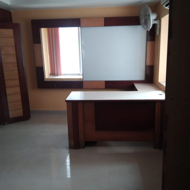 Fully Furnished Commercial Office Rent At EM Bypass in India - Image 4