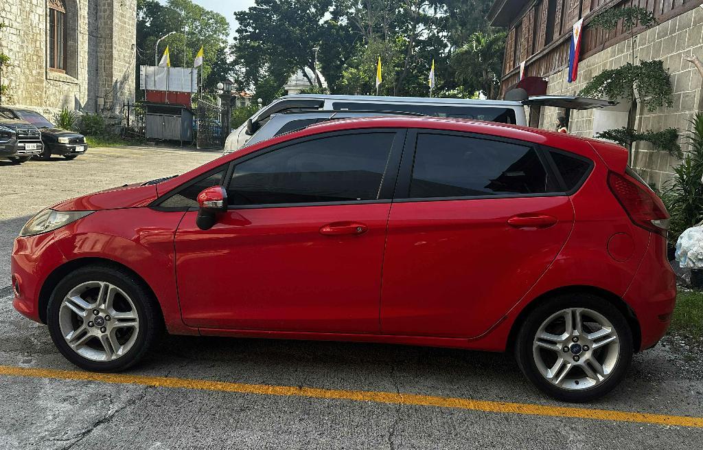 FOR RENT 2014 Ford Fiesta – Automatic | Smooth | City-Ready! in Pavia - Image 2
