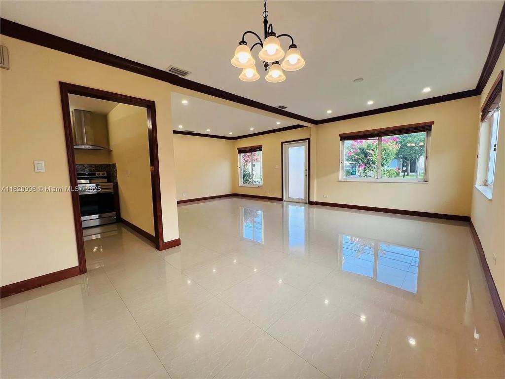 SINGLE FAMILY HOME FOR RENT in Hialeah - Image 2