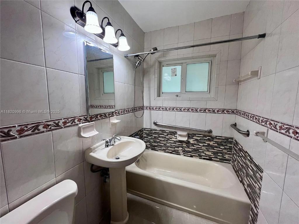 SINGLE FAMILY HOME FOR RENT in Hialeah - Image 4