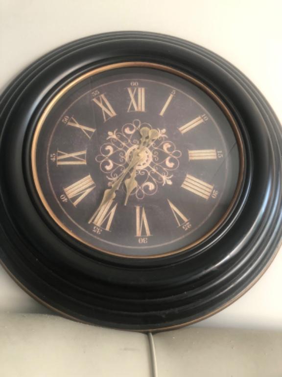 Clock and mirror set in Kitchener - Image 1
