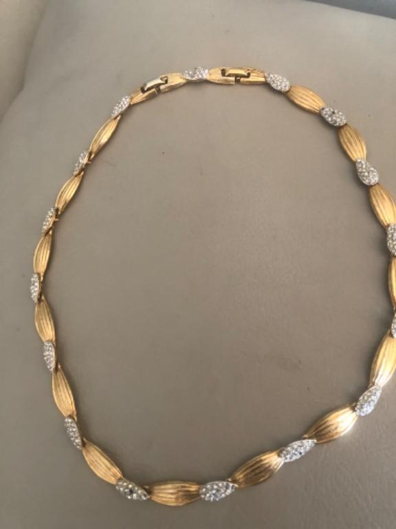 Boucher rhinestone neckless in Kitchener - Image 2