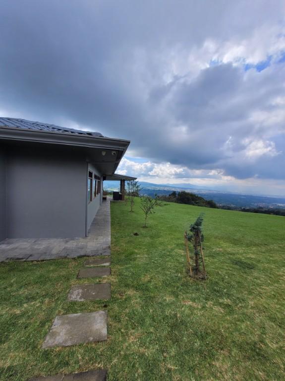 ESPECTACULAR CASA EN RENTA EN SAN ISIDRO DE HEREDIA en Montes de Oca - Imagen 2