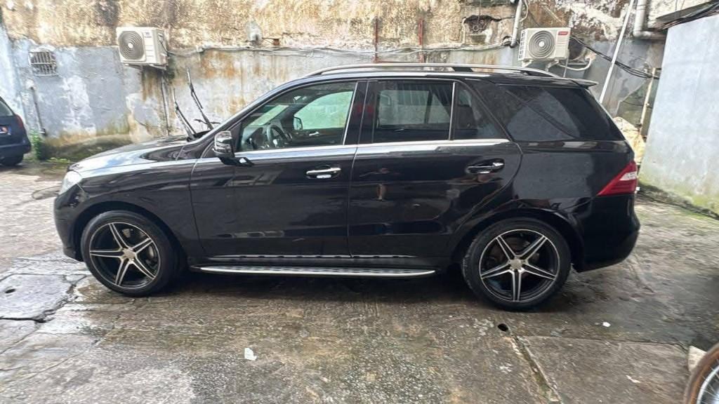 MERCEDES ML 350 4MATIC à Abidjan - Photo 2