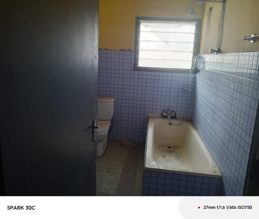 *RENTAL OF COMMERCIAL 8BRM WITH STOREY WITH 4 BRM OUTHOUSE in Accra - Image 4