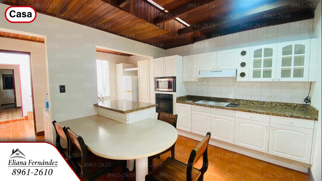 PROPIEDAD EN VENTA CON CASA + 2 APARTAMENTO – TREJOS MONTEALEGRE en Alajuela - Imagen 2
