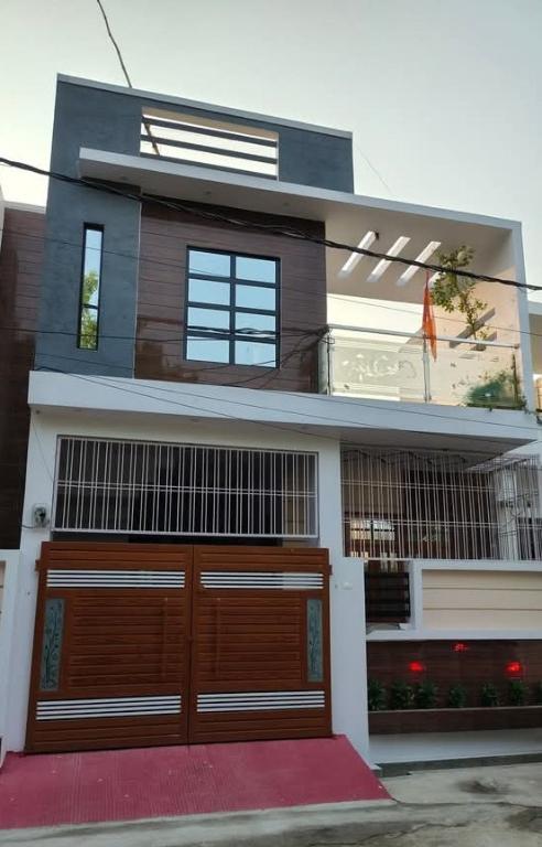 Building construction in Hasanganj - Image 2