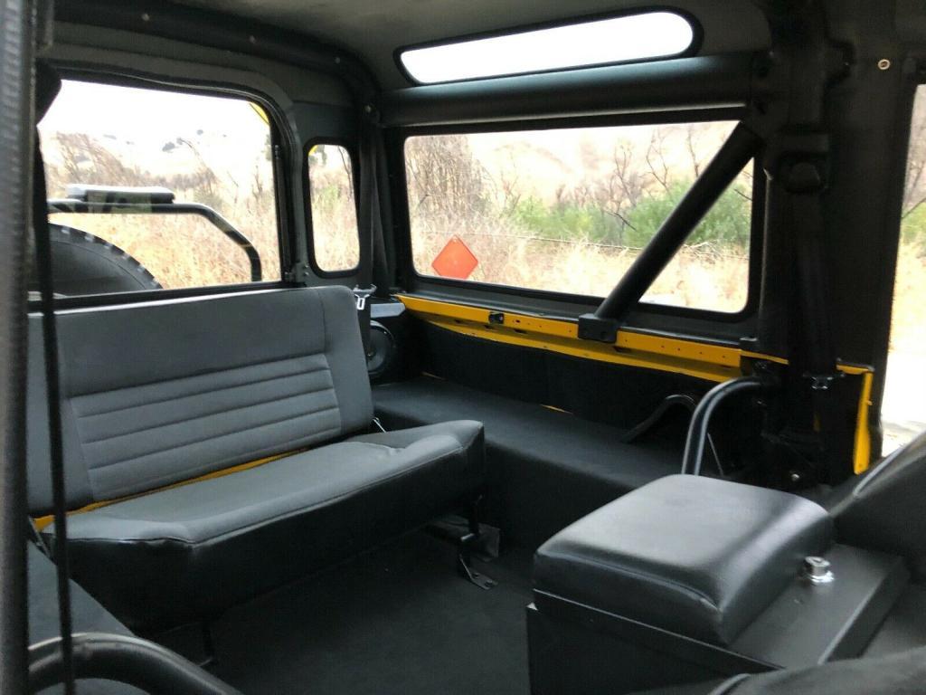 1995 Land Rover Defender Manual in Joplin - Image 1