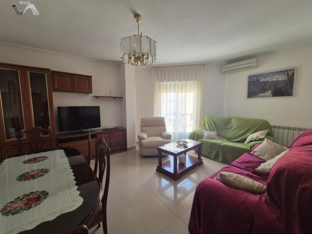 LOCAL COMERCIAL EN AVENIDA PRINCIPAL en la Ciudad Real - Imagen 1