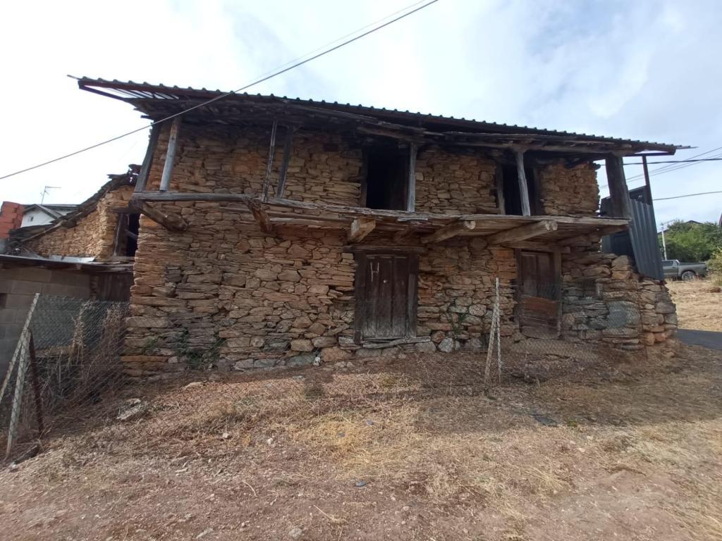 ESPECTACULAR CASA RÚSTICA CON TERRENO en Ponferrada - Imagen 1