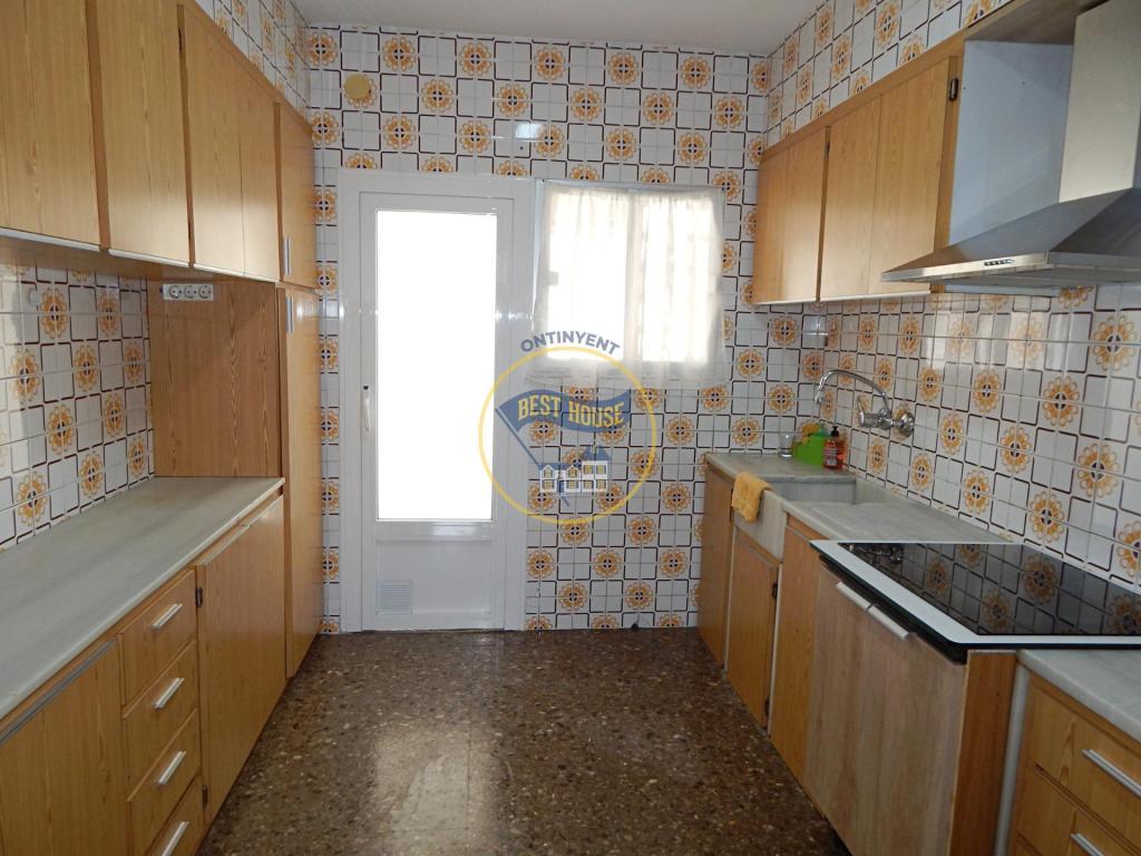 PRECIOSO ADOSADO A ESTRENAR CON PISCINA PRIVADA Y TERRAZA en Ontinyent - Imagen 1
