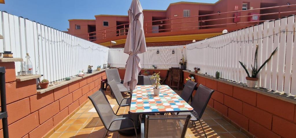ESPECTACULAR CHALET CON PISCINA REF. 1142 en Las Palmas de Gran Canaria - Imagen 1