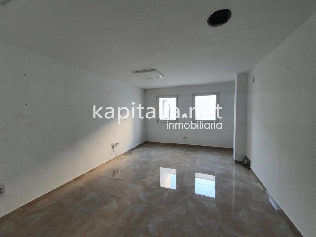 EXCLUSIVA CASA ADOSADA EN VALLPINEDA CON PISCINA PRIVADA Y … en Ontinyent - Imagen 1