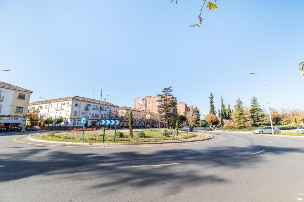 REF. 106 - ALQUILER LOCAL COMERCIAL PLAYA CONCHA en Maracena - Imagen 1