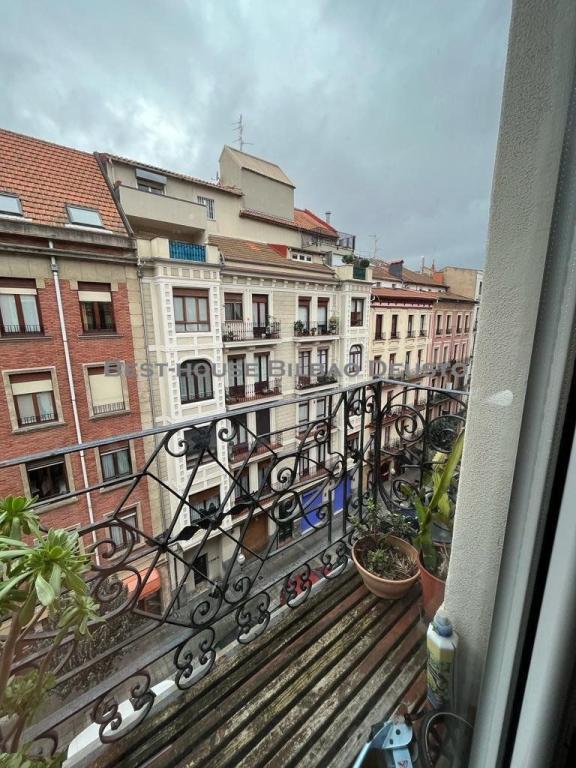 PISO DE DOS DORMITORIOS EN RINCÓN LLANO en Bilbao - Imagen 1