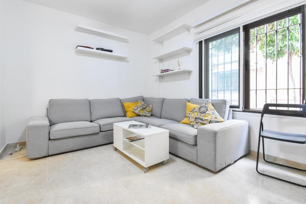 AMPLIO BAJO COMERCIAL CENTRICO. REF 1104 en Fuengirola - Imagen 1