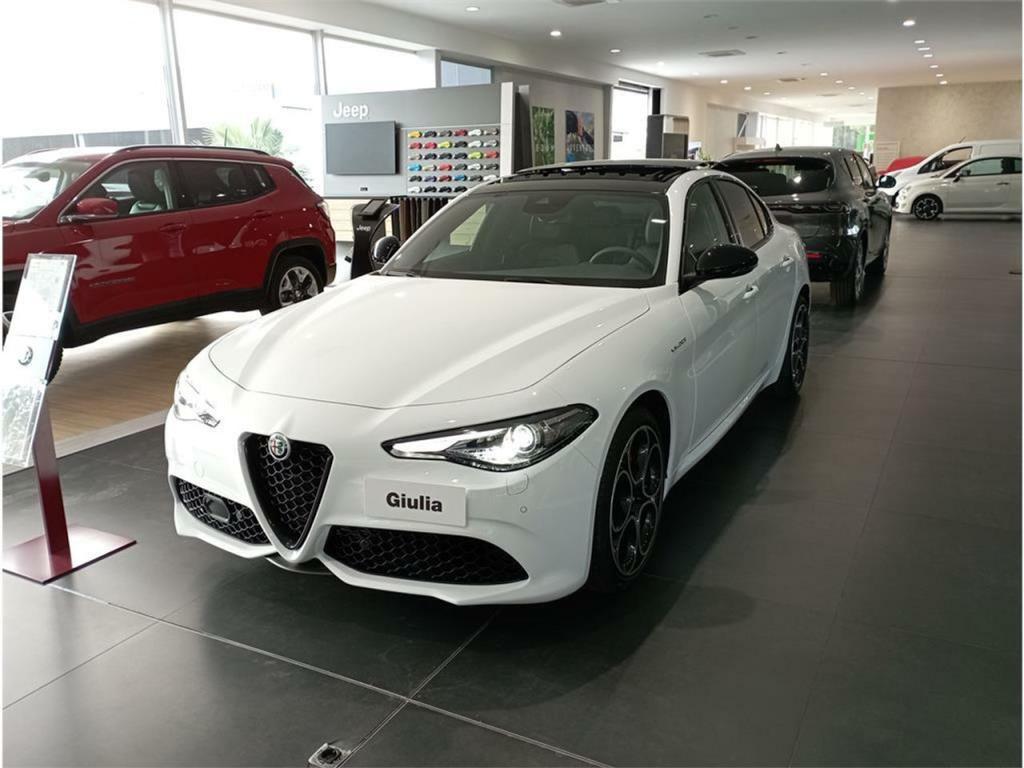 Alfa Romeo Giulia 2.2 Diesel 154kW (210CV) Veloce Q4 en Vilanova i la Geltrú - Imagen 1