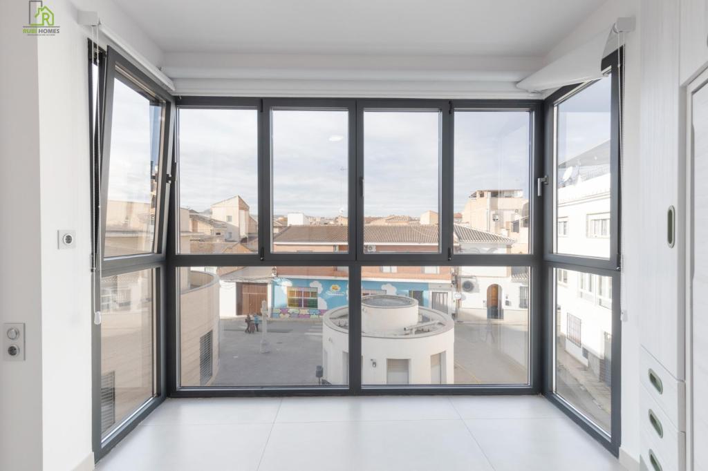 APARTAMENTO DE 2 DORMITORIOS Y 2 BAÑOS CON VISTAS AL MAR Y … en Armilla - Imagen 1