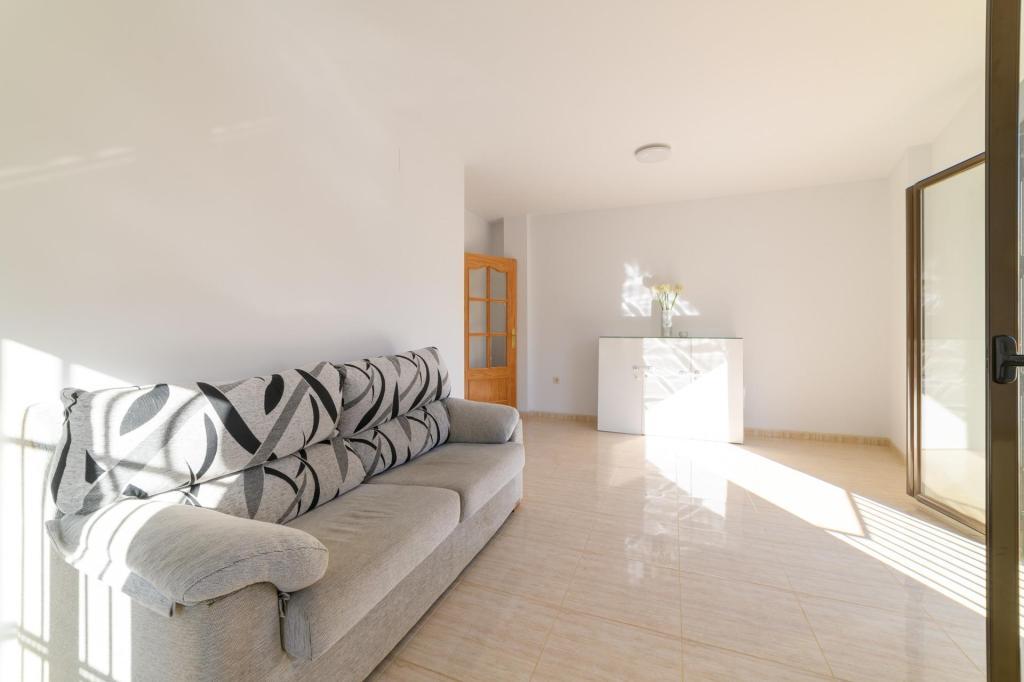 BAJO DE 1 DORMITORIO CON ESPECTACULAR TERRAZA Y PISCINA … en Baza - Imagen 1