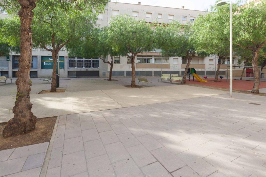 Venta de Local en Roses en Figueras - Imagen 1