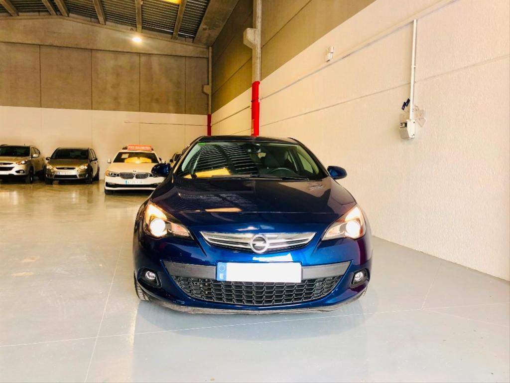 OPEL GTC en Toledo - Imagen 1