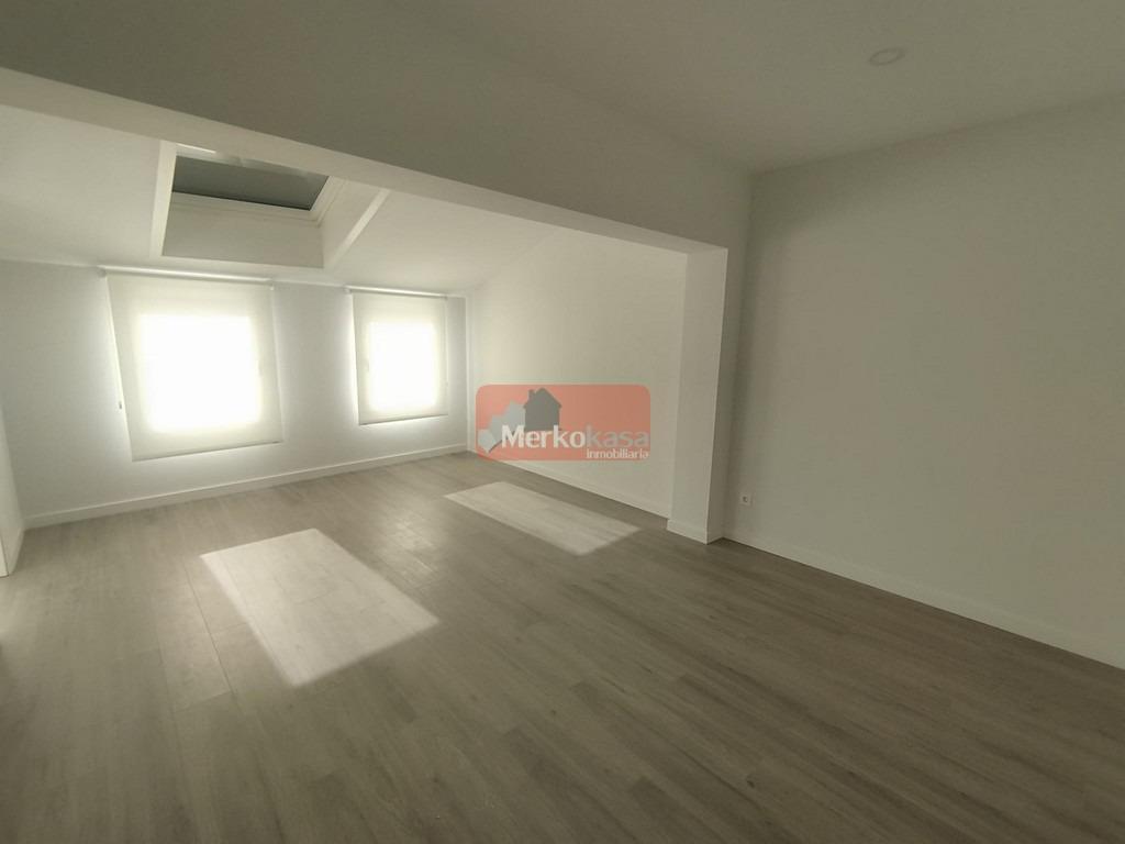 ADOSADO CON JARDÍN en Lugo - Imagen 1