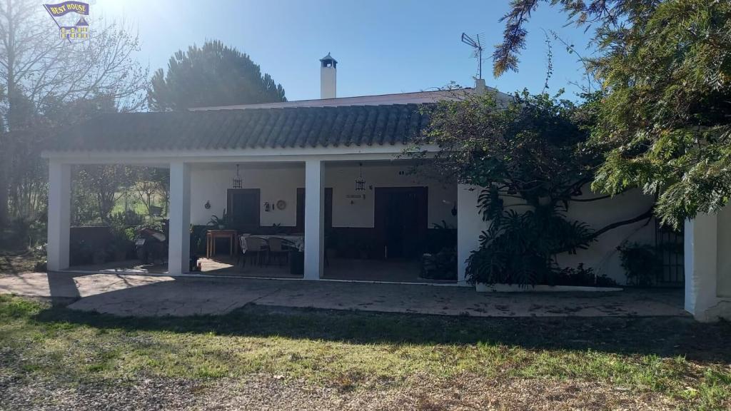 AMPLIO LOCAL COMERCIAL CERCA DE LA PLAYA DEL RACÓ en Arcos de la Frontera - Imagen 1