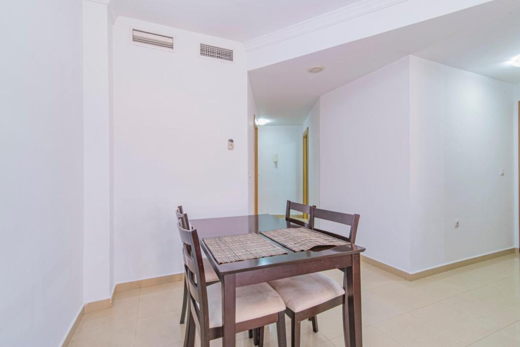 PISO CON PATIO en Baza - Imagen 1