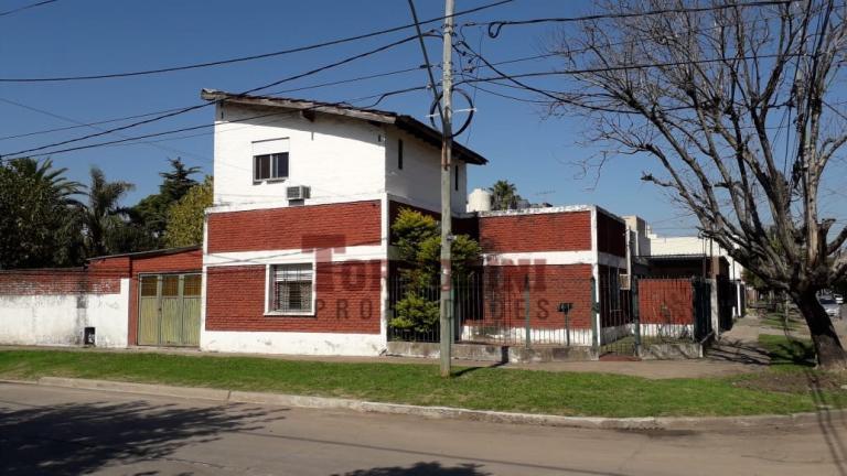 CASA EN ESQUINA RAPIDA SALIDA AL ACCESO en Inmomap en Dock Sud - Imagen 1