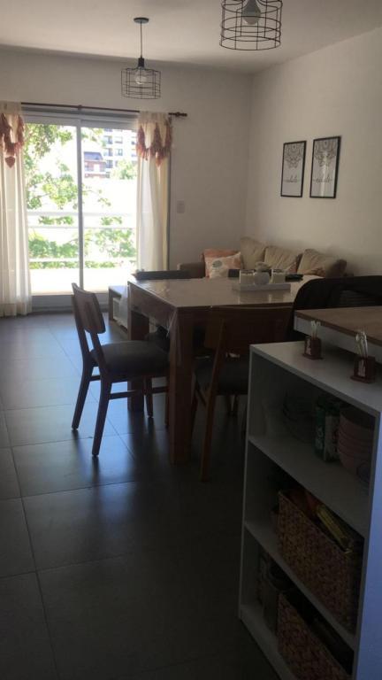 DEPARTAMENTO DOS AMBIENTES TIPO SEMIPISO CON RENTA en Inmomap en Munro - Imagen 1