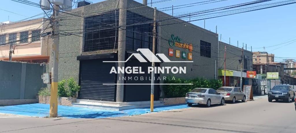 LOCAL COMERCIAL EN VENTA EN AV 8 SANTA RITA MARACAIBO API 2810 en Maracaibo - Imagen 1