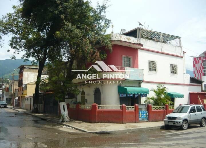 CASA COMERCIAL EN VENTA EN CATIA CARACAS API 6493 en Caraballeda - Imagen 1