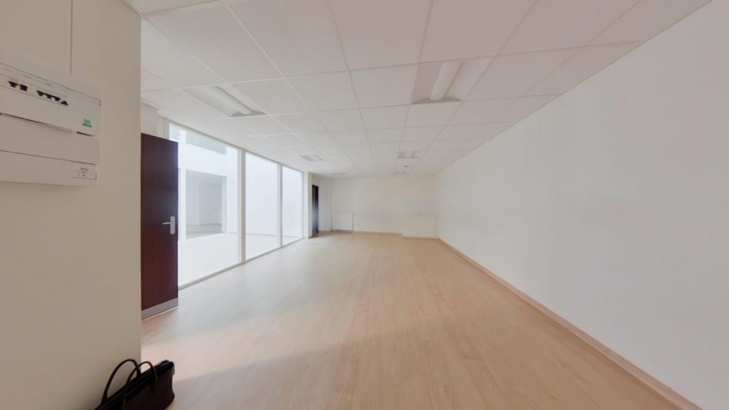 Local professionnel à Saint-Étienne - Photo 1
