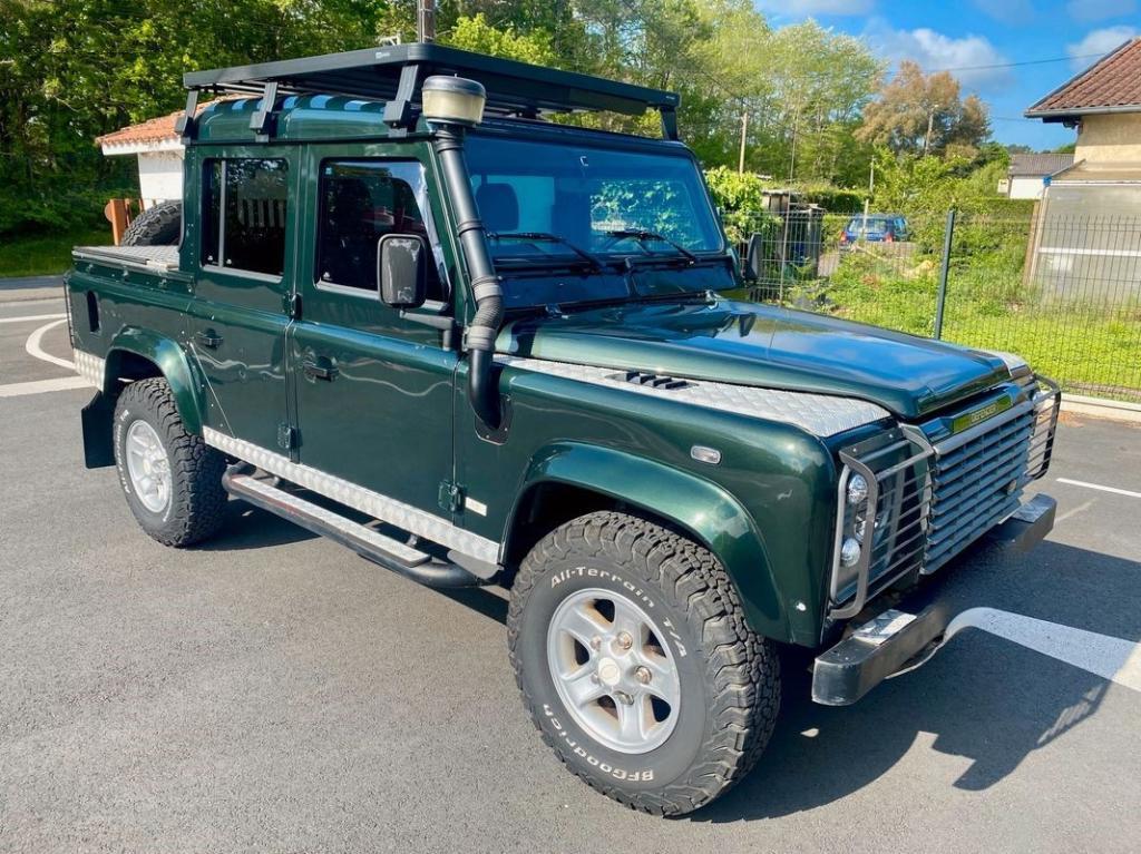LAND ROVER Defender 110 en France - Photo 1