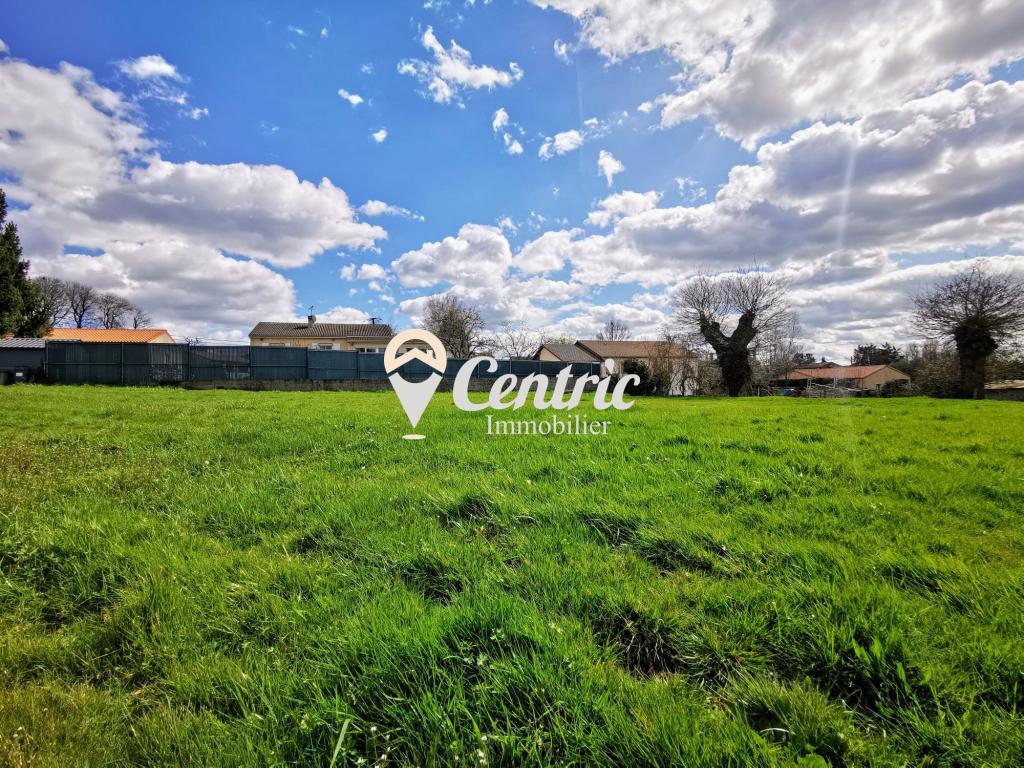 Terrain constructible - avec vue plan d'eau à Cholet - Photo 1