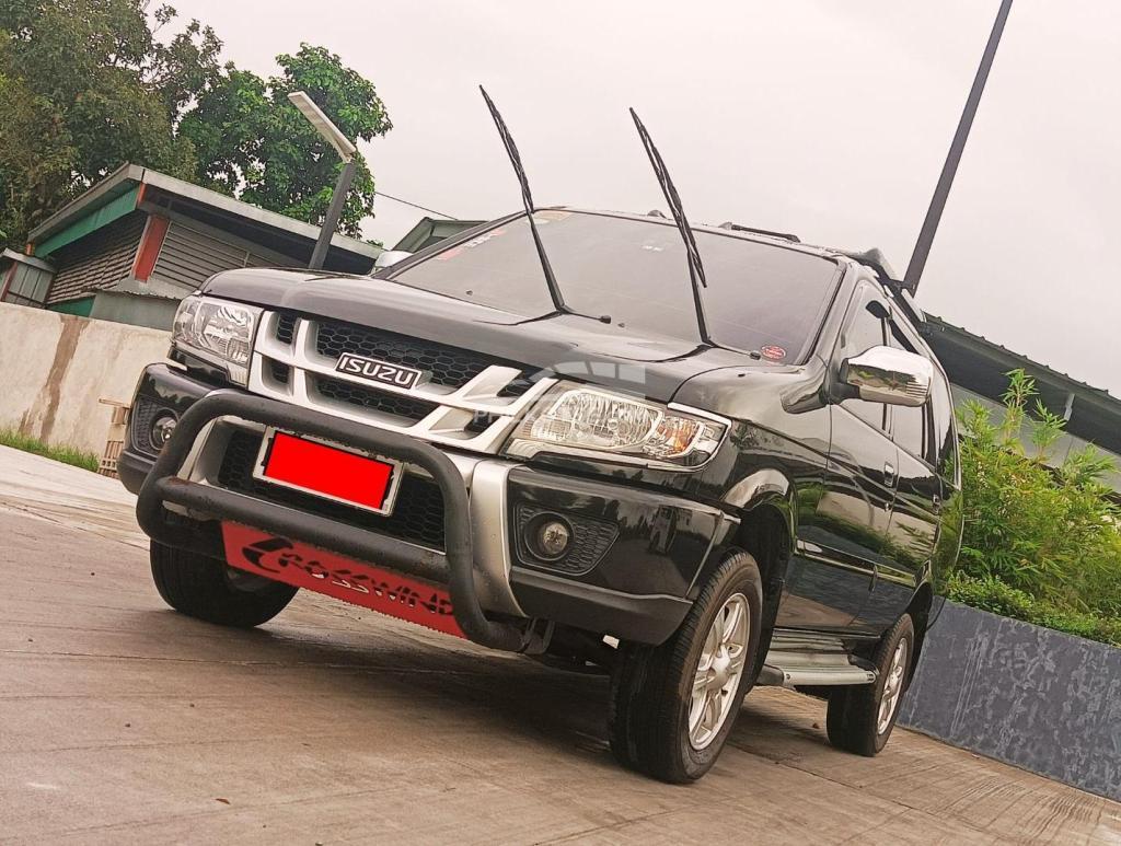 2016 ISUZU CROSSWIND XT in Alabang - Image 1