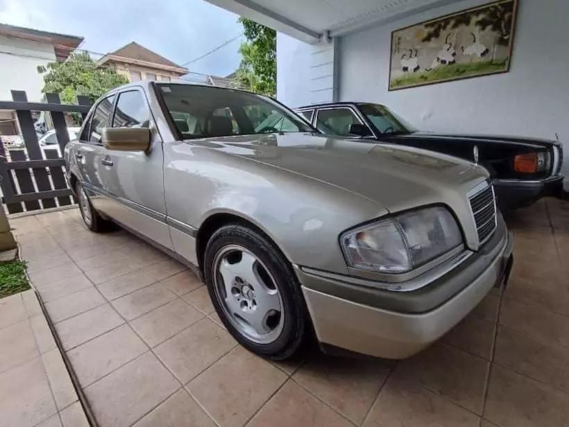 Check this out. Selling my car.. 1995 Mercedes Benz C220 US in Cavite City - Image 1