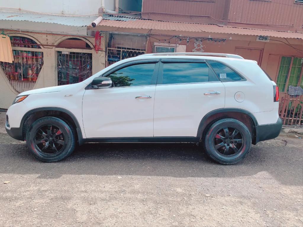 KIA SORENTO 2012 FOR RUSH SALE in Lapu-Lapu City - Image 1