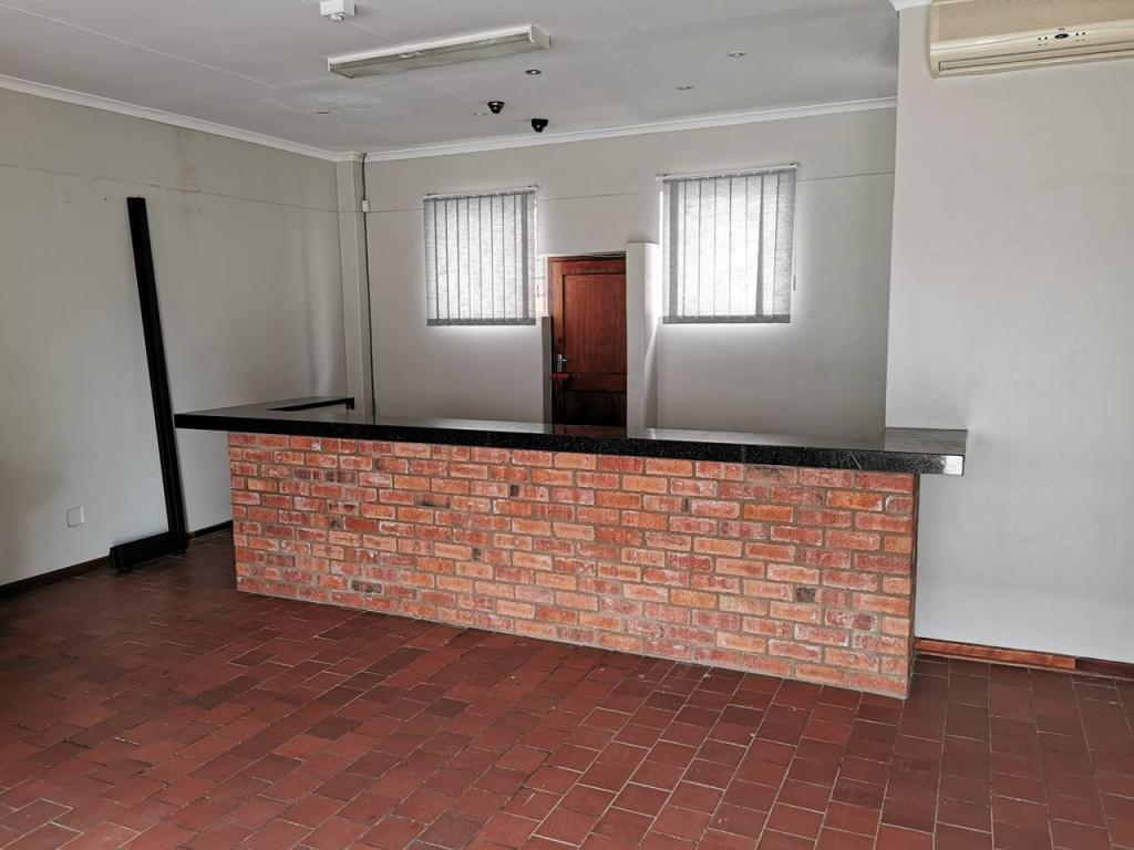 Jeffreys Bay Centrally Situated Business Premises with lots … in Jeffrey's Bay - Image 1