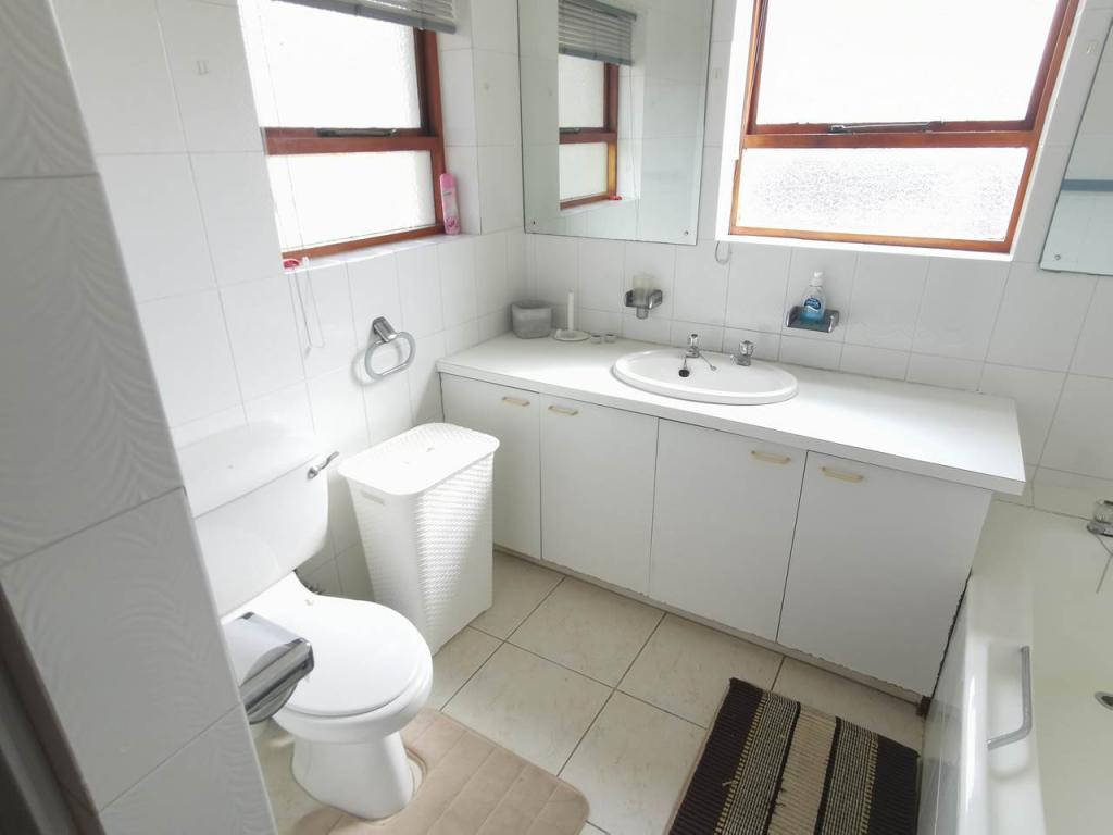 Jeffreys Bay Beachfront Apartment at world famous Surfing Spot in Jeffrey's Bay - Image 1