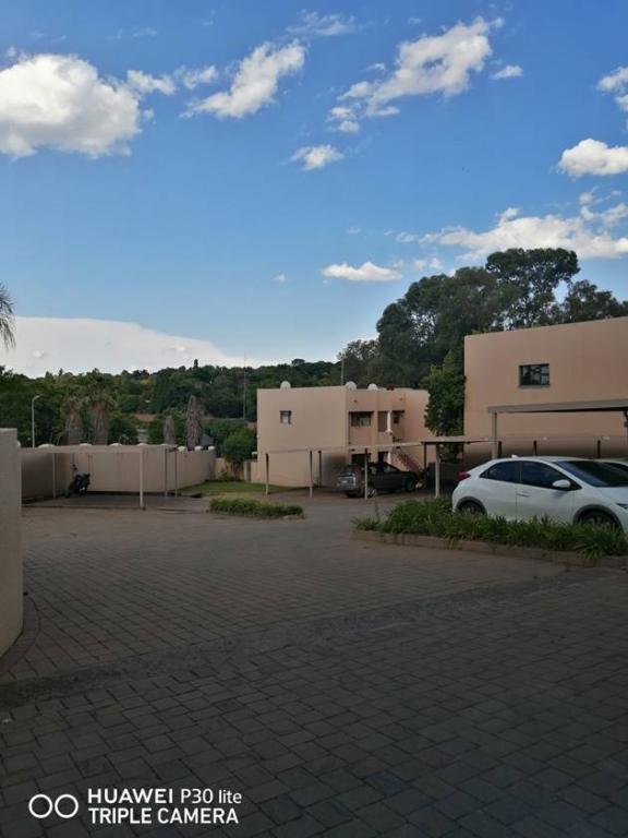 SPACIOUS 1 BEDROOM APARTMENT FOR SALE IN RANDBURG in Randburg - Image 1